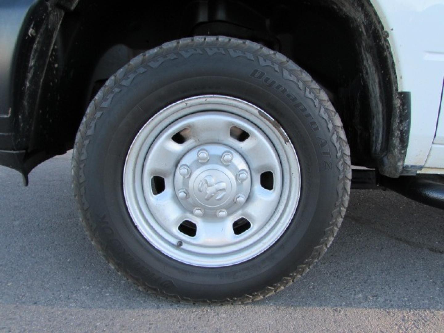 2014 White /Gray RAM 2500 Service Body Crew Cab 4WD (3C6TR5HTXEG) with an 5.7 Hemi V8 engine engine, 6 speed automatic transmission, located at 4562 State Avenue, Billings, MT, 59101, (406) 896-9833, 45.769516, -108.526772 - Photo#6